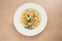 Schnelle Schupfnudeln mit Mangold & Schafkäse