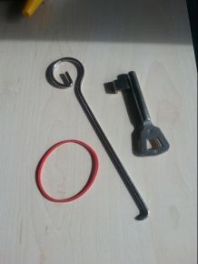 Zimmerschlüssel vor dem Herausfallen sichern
