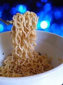 Yum Yum Nudeln (Mie-Nudeln) verfeinern