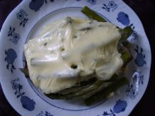 Überbackener grüner Spargel
