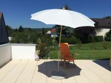 Beim Sonnenschirm kaufen auf UPF und Prüfsiegel achten