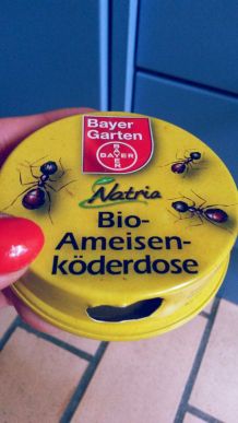 Ameisen vertreiben mit Köderdose