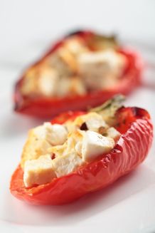Paprika mit Schafskäse und Tomatensauce