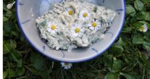 Das zweite Leben einer Schlagsahne: Kräuterbutter