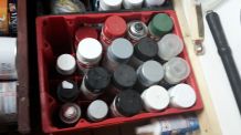 Sprayflaschen im Bierkasten aufbewahren