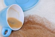 Kaffeeflecken vom Teppich entfernen