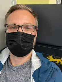 Schön sind die Masken nach wie vor nicht. Aber wenn der Sitznachbar in der Bahn hustet und schnieft, freut man sich richtig darüber.