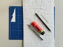 Tannenbäumchen aus Wabenpapier basteln