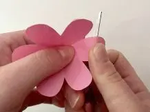 Rosen aus Papier basteln – einfache Anleitung