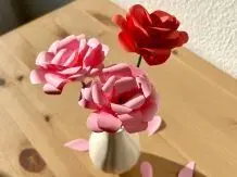 Rosen aus Papier basteln – einfache Anleitung