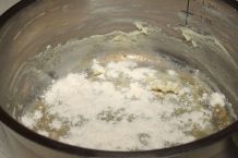 Angebranntes in Töpfen mit Backpulver lösen
