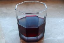 Johannisbeersaft mit heißem Wasser gegen Halsweh & Heiserkeit