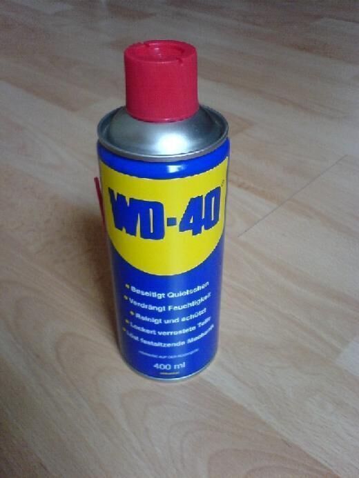 Klebereste entfernen mit WD-40 - Wunderöl