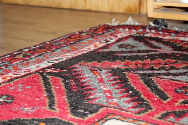 Rotwein Erbrochenes Auf Teppich Mineralwasser Rasierschaum