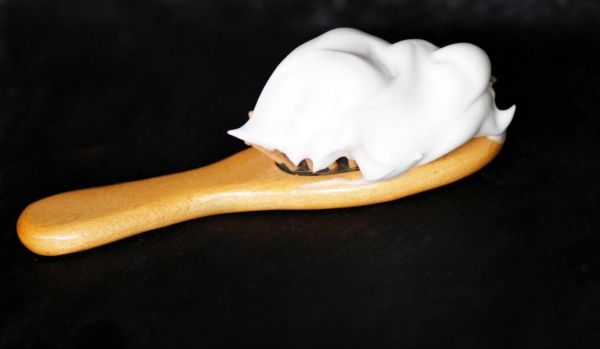 haare von einer haarburste lassen sich