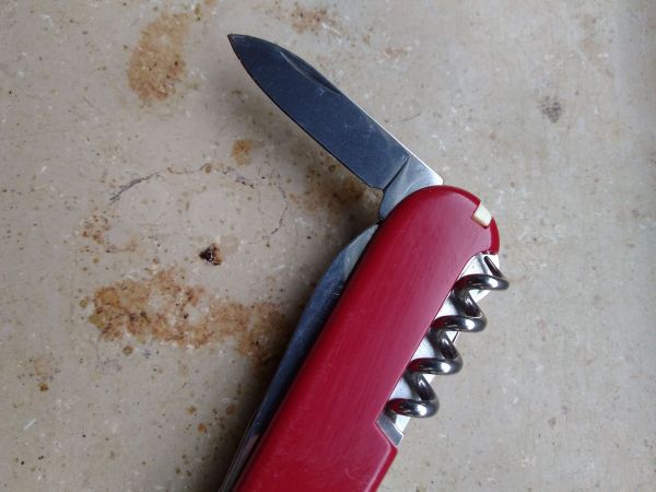 armbanduhr batteriefach öffnen