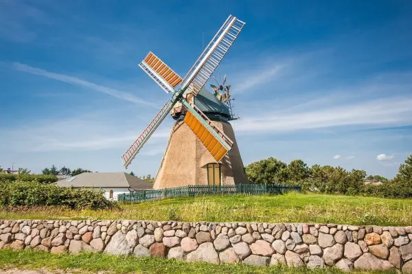 Die Windm&uuml;hle auf Amrum ist die &auml;lteste Schleswig Holsteins. Sie beinhaltet ein Heimatmuseum sowie Kunstausstellungen.