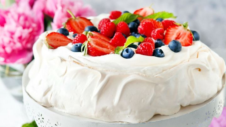 Pavlova mit frischen Früchten - Rezept | Frag Mutti