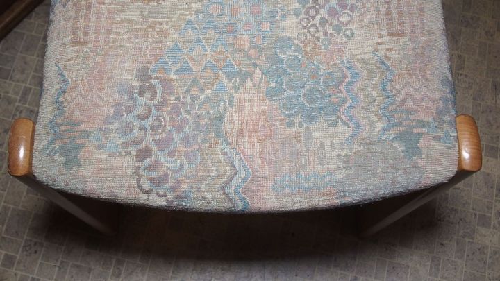 Lerne, wie du Polster und Teppiche effektiv mit Soda reinigen kannst. Diese Methode entfernt Flecken und sorgt f&uuml;r frische Farben, damit deine M&ouml;bel wie neu aussehen.