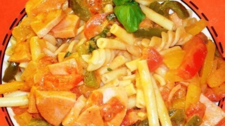 Rezept: Fleischwursttopf mit Paprika aus der Mikrowelle | Frag Mutti