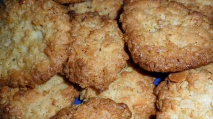 Knusprige Mandelpl&auml;tzchen, goldbraun gebacken &ndash; das Rezept f&uuml;r diese himmlischen Pl&auml;tzchen findest Du im Artikel "Die besten Mandelpl&auml;tzchen".