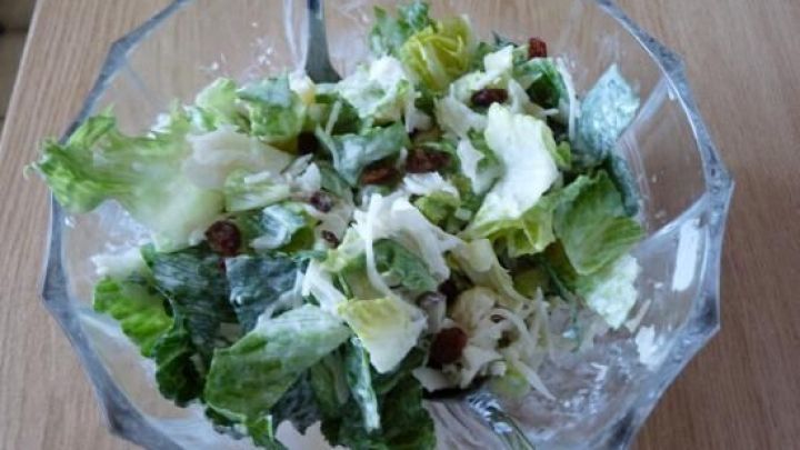 Rezept: Sauerkrautsalat mit Mini-Romana | Frag Mutti
