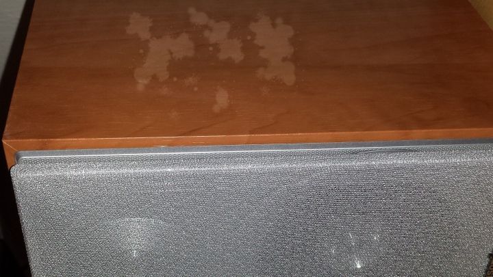 Wasserflecken auf Holzmöbeln entfernen | Frag Mutti