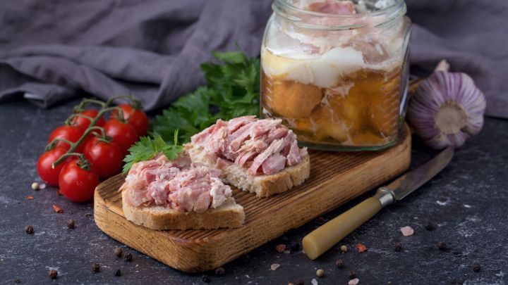 Putensauerfleisch aus der Oberkeule selbstgemacht &ndash; ideal zum Fr&uuml;hst&uuml;ck oder Abendbrot.