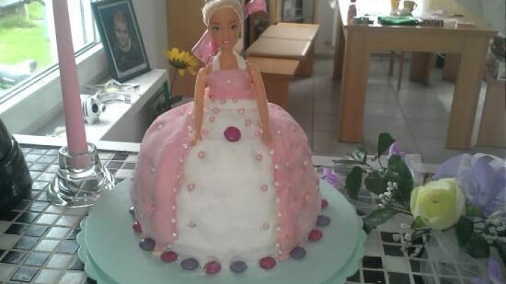 Barbie Torte Gugelhupf