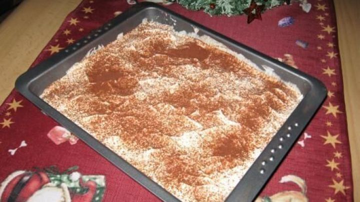 Schnelles Spekulatius-Tiramisu: Mit Sahne, Quark und Spekulatius ein festliches Dessert f&uuml;r deine Weihnachtszeit auf dem Blech.