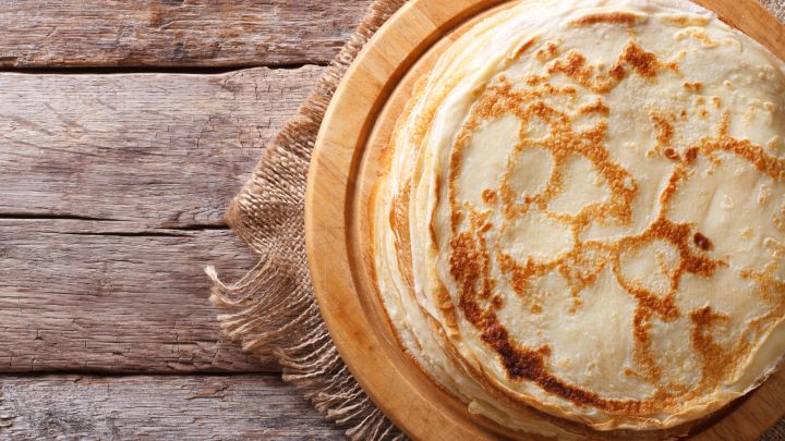 Ob herzhaft oder s&uuml;&szlig;: Mit diesem einfachen Crepes-Rezept kannst du leckere Pfannkuchen nach deinem Geschmack zubereiten.