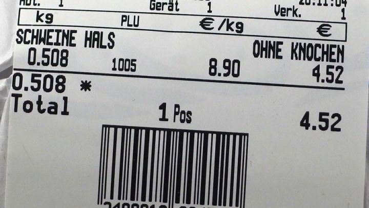 Ein Kassenzettel zeigt den Kauf von 0,508 kg Schweinehals zu einem Preis von 4,52 Euro in einem Gesch&auml;ft.