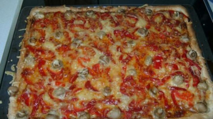 Selbstgemachte Pizza - Rezept | Frag Mutti