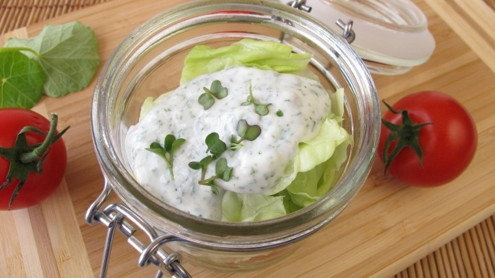 Rezept: Joghurt-Salat-Dressing selbst gemacht | Frag Mutti