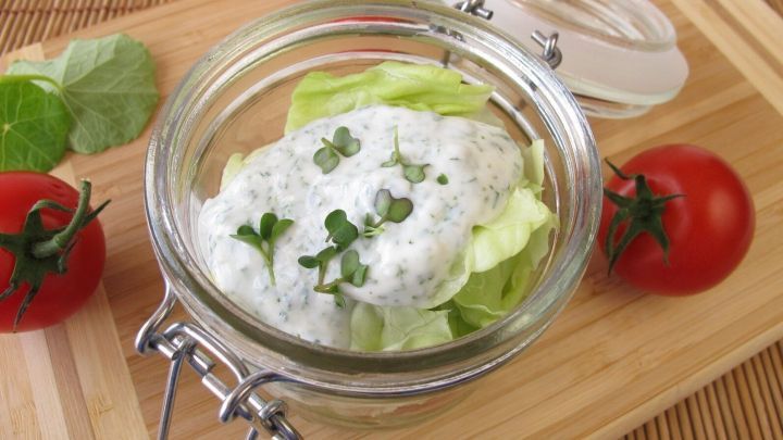 Joghurt-Salat-Dressing selbst gemacht - Rezept | Frag Mutti