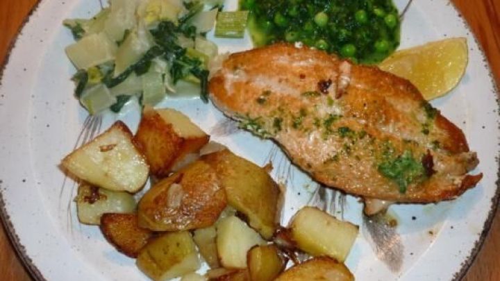 Rezept: Gebratenes Fischfilet mit Petersilienbutter | Frag Mutti