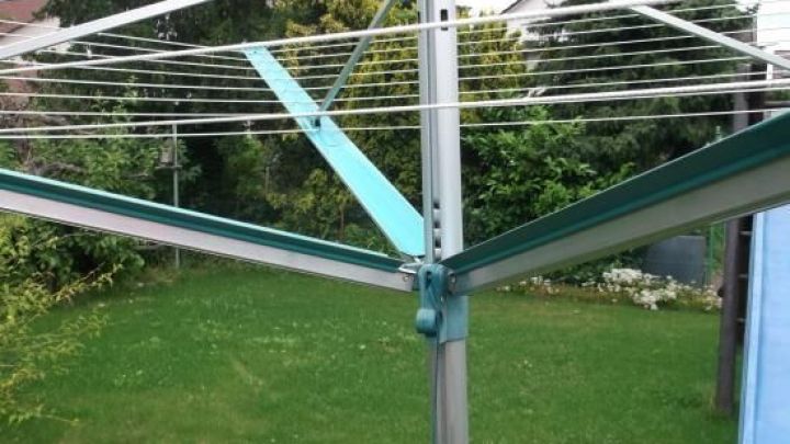 Mit diesem einfachen Trick l&auml;uft die Leinenautomatik der W&auml;schespinne wieder leichtg&auml;ngig und das &Ouml;ffnen klappt m&uuml;helos.