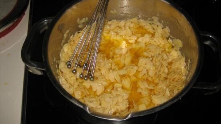 bienenstich mit kokosraspeln ddr