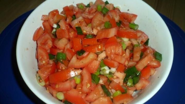 Tomatensalat ohne Käse - Rezept | Frag Mutti