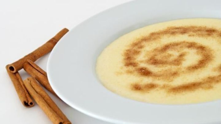 Mit Zimt verfeinert: Grie&szlig;brei gelingt dir in nur wenigen Minuten &ndash; erfahre, wie einfach der Klassiker selbst gemacht ist.