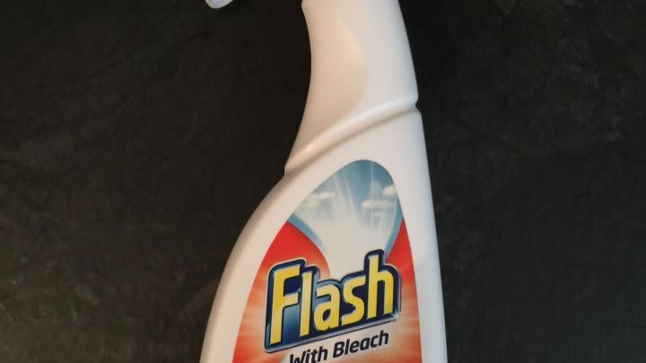 Mit diesem Reiniger kannst du deine Schr&auml;nke nach einem Mottenbefall gr&uuml;ndlich s&auml;ubern und so neue Plagegeister verhindern.