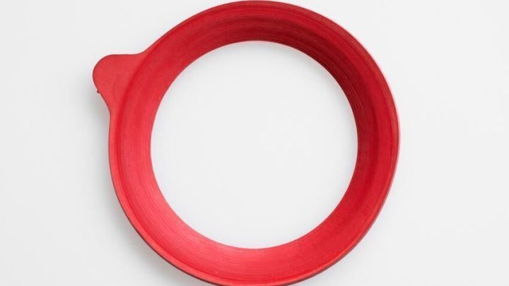 Mit diesem Tipp wird eine spr&ouml;de Gummidichtung wie auf dem Bild wieder weich und belastbar, ganz ohne teure Spezialmittel.