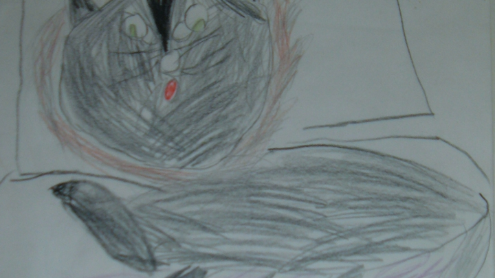 Ein dunkelgrauer, cartoonartiger Blick auf eine Katze, die entspannt liegt und &uuml;berraschend aussieht, in einem einfachen Umfeld.