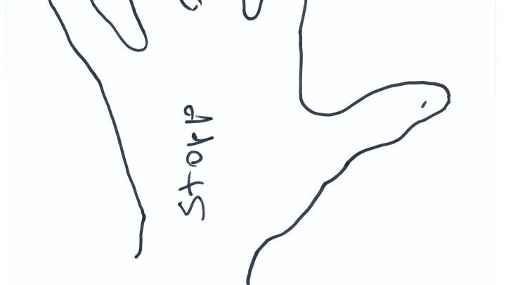 Eine handgezeichnete Hand zeigt f&uuml;nf Finger. Auf der Innenfl&auml;che steht das Wort &bdquo;STOPP&ldquo;, um das Kochen zu unterbrechen.