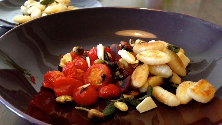 Aromatische Salbei-Gnocchi mit Kirschtomaten &amp; Parmesan - vegetarisch