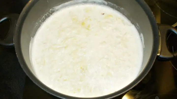 Zitronen-Knoblauchmus in 1 Liter Wasser kochen.