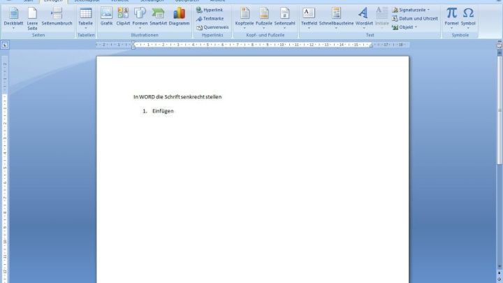 Ein leeres Dokument in WORD wird angezeigt, mit vertikaler Schriftart, bereit f&uuml;r die Texterstellung in einem B&uuml;ro-Umfeld.