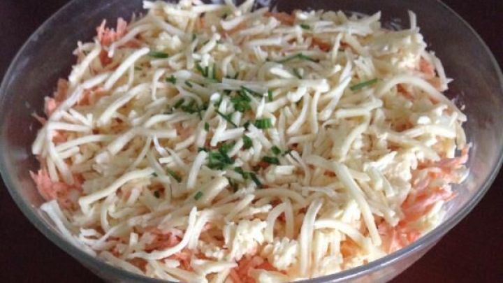 Mega leckerer Schichtsalat - vegetarisch - Rezept | Frag Mutti
