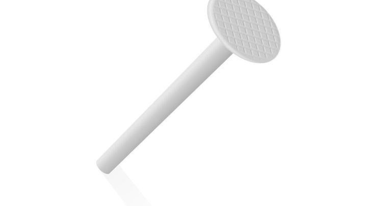 Ein nahezu unsichtbarer Nagel wird in eine Wand eingesetzt, um Objekte subtil zu befestigen und ein ordentliches Erscheinungsbild zu gew&auml;hrleisten.