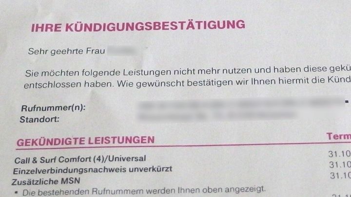 K&uuml;ndigungsbest&auml;tigung von einem Telefonanbieter, die die gek&uuml;ndigten Leistungen auflistet, inkl. Service und Geb&uuml;hren.